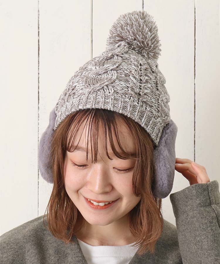 (新品)バーバリーブルーレーベル ファー付き ニット帽子 新品)バーバリーブルーレーベル ファー付き ニット帽子