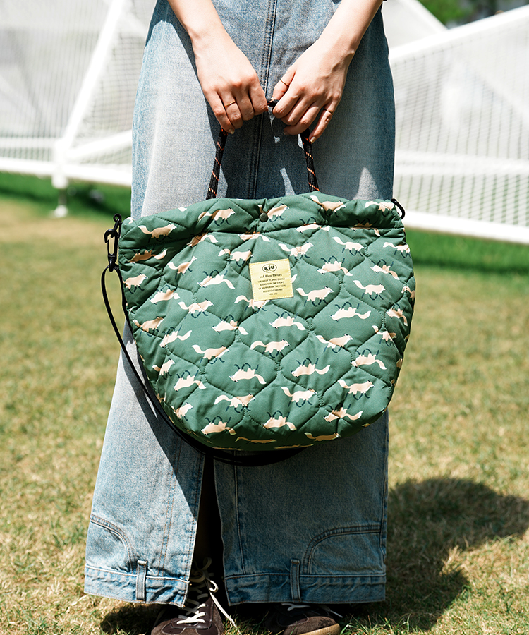 М＋アバカ花つなぎ手織りバック希少 KiUパテッドトートバッグ KiU コラボ バッグ BAG ショルダーバッグ