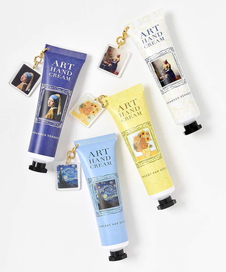 DAILY MUSEUMチャーム付きハンドクリーム | Bleu Bleuet（ブルー